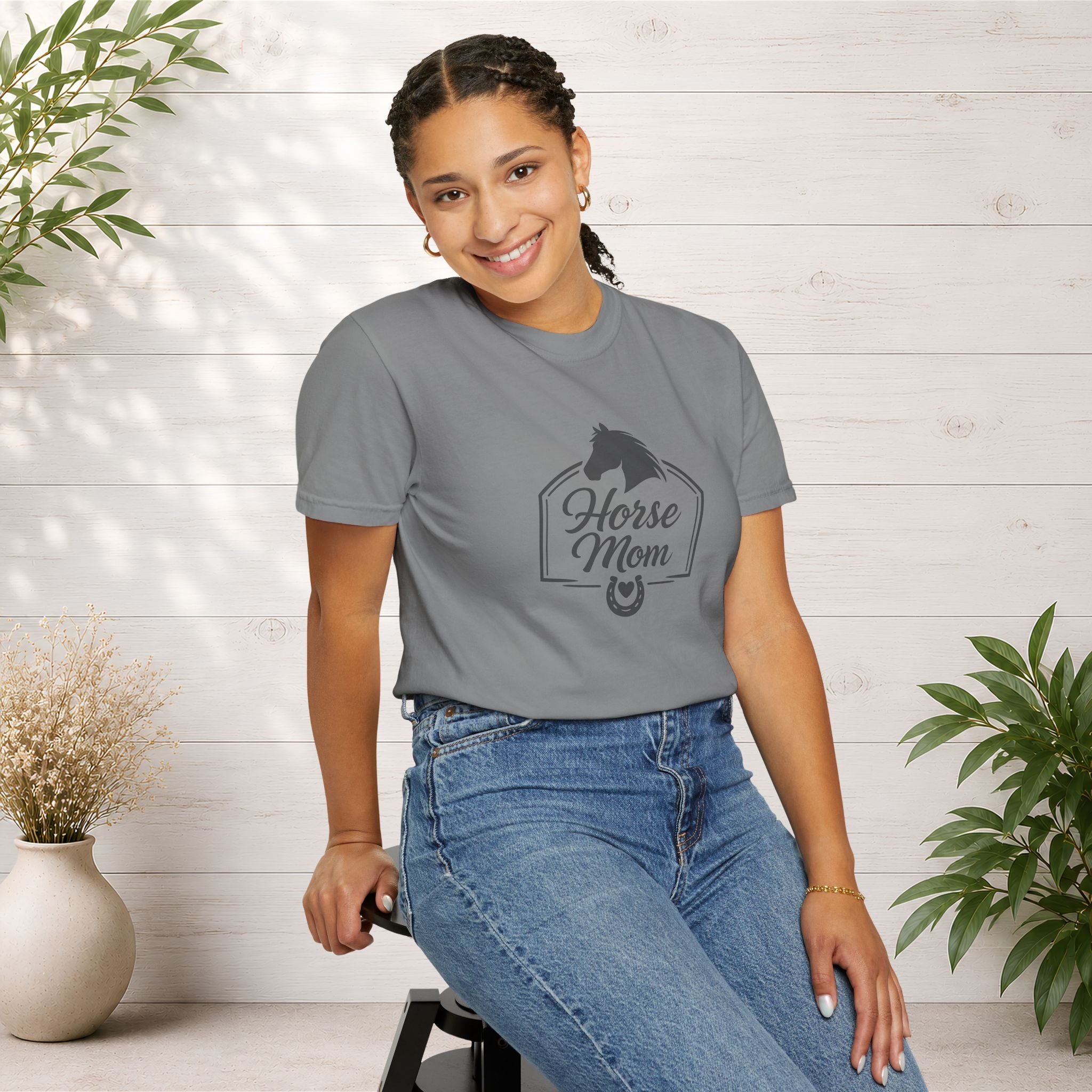 Horse Mom T-Shirt — Equestrian Tee with Horse Silhouette & Horseshoe