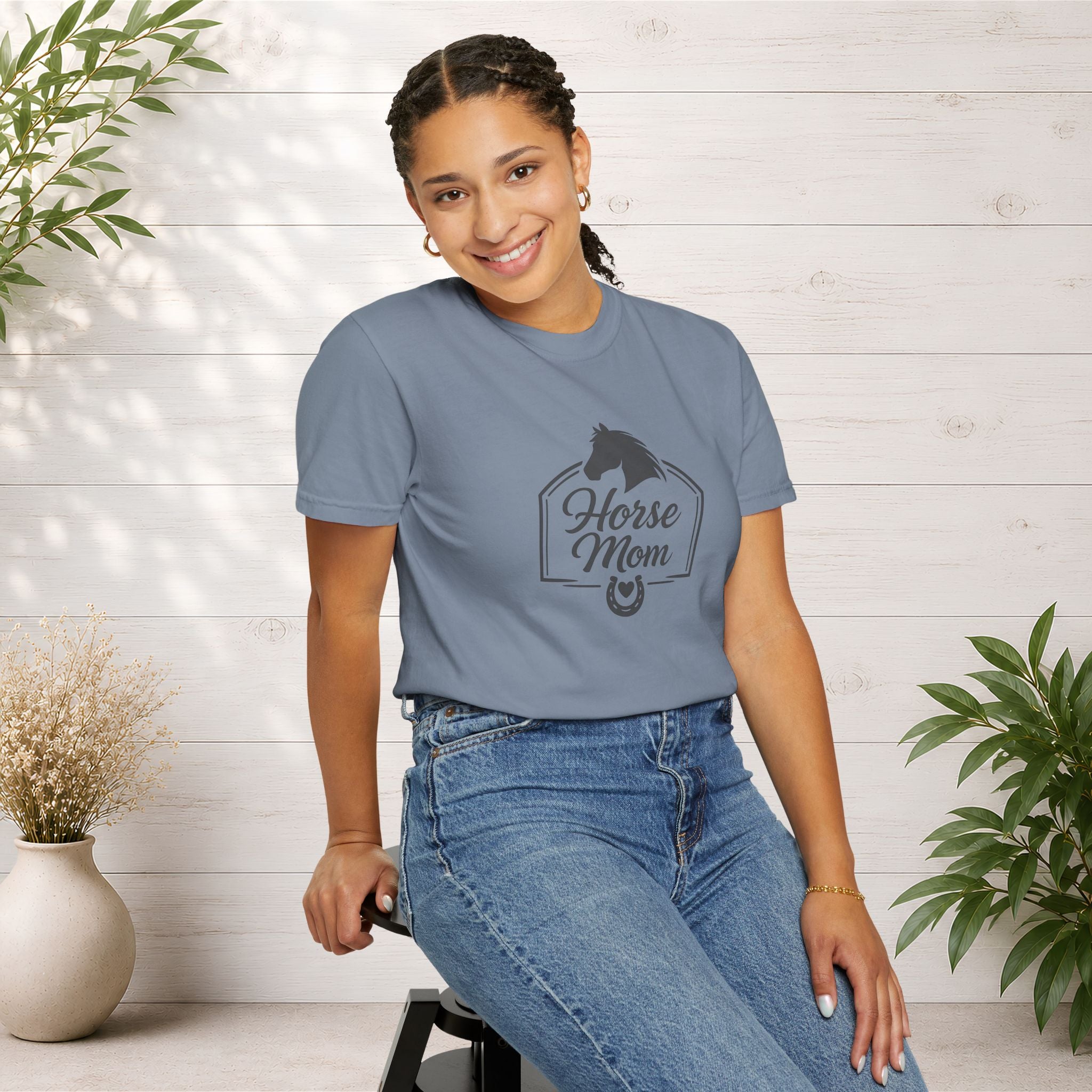 Horse Mom T-Shirt — Equestrian Tee with Horse Silhouette & Horseshoe