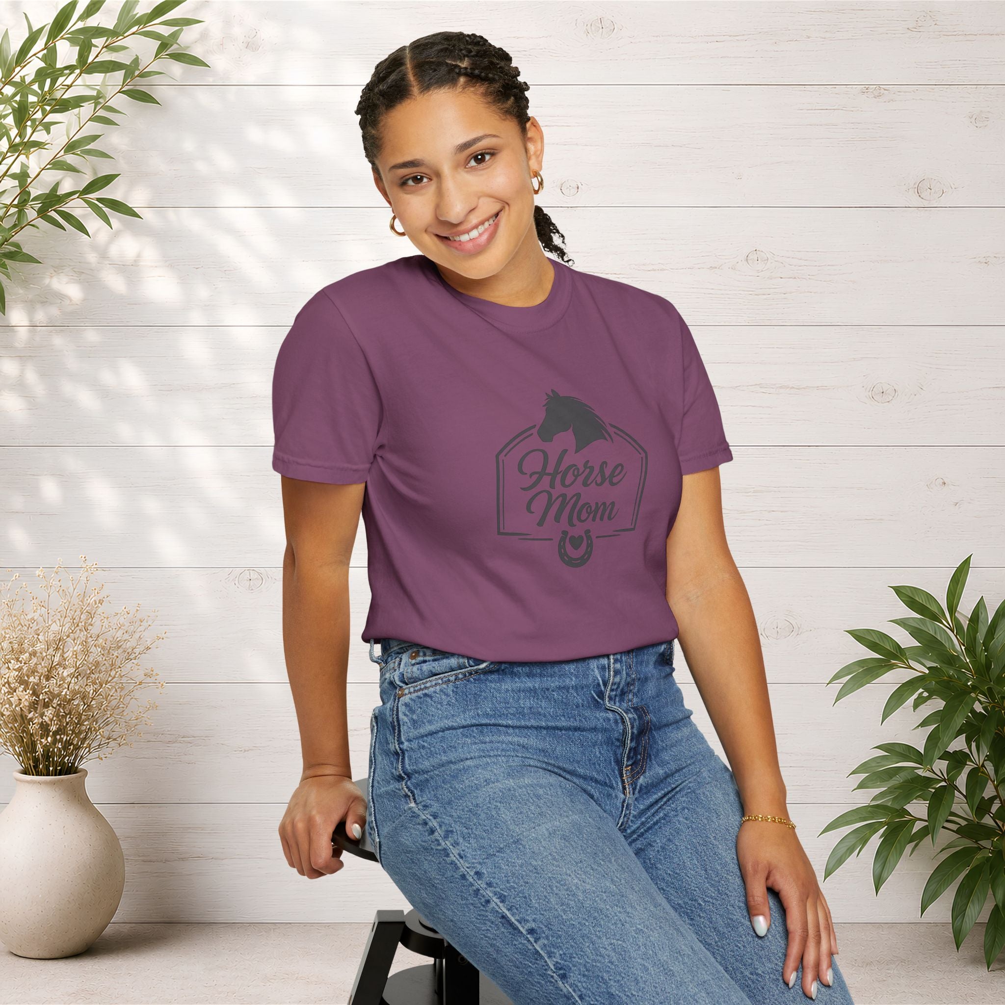 Horse Mom T-Shirt — Equestrian Tee with Horse Silhouette & Horseshoe
