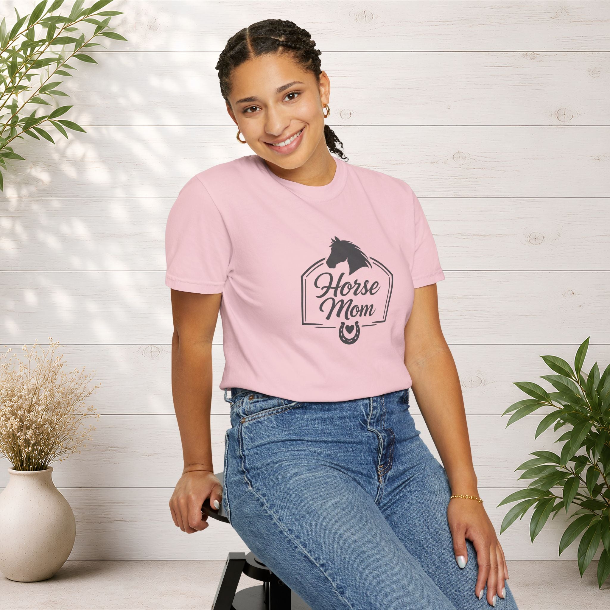 Horse Mom T-Shirt — Equestrian Tee with Horse Silhouette & Horseshoe