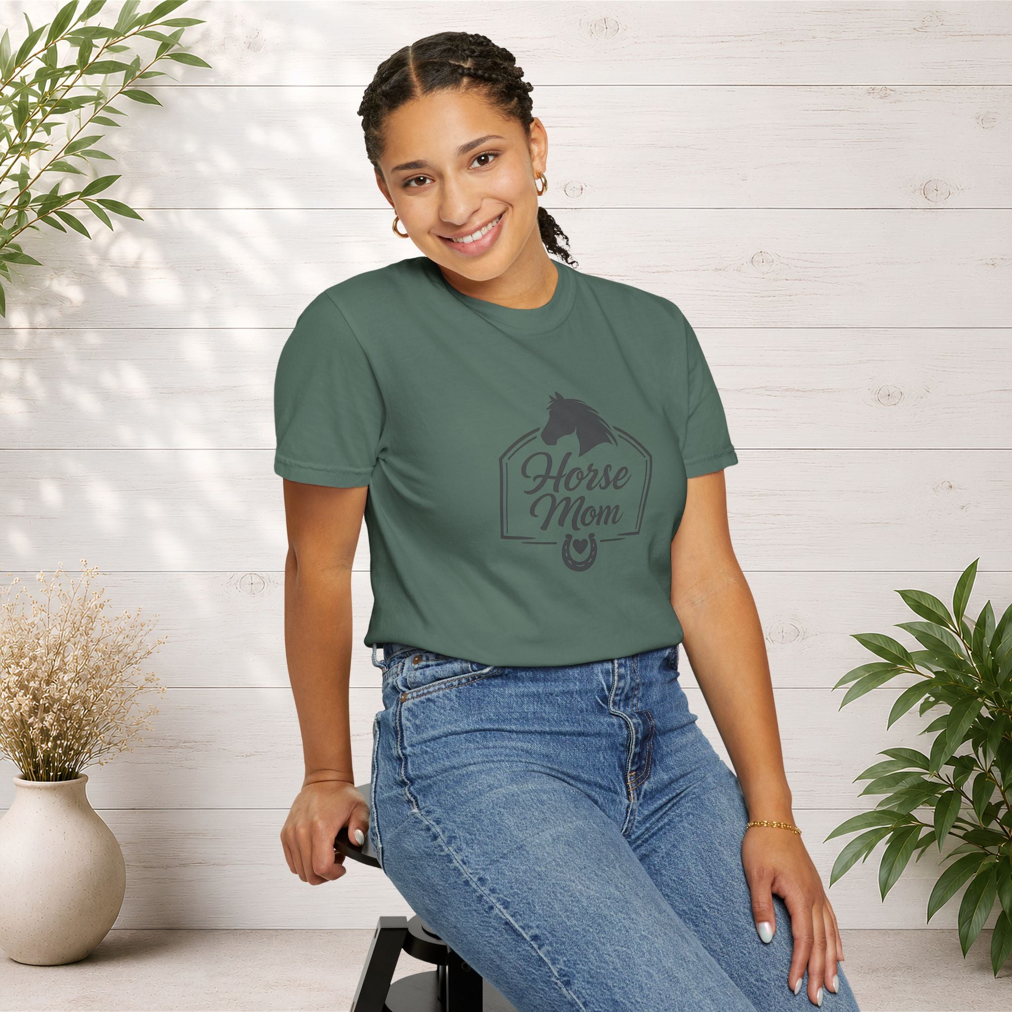 Horse Mom T-Shirt — Equestrian Tee with Horse Silhouette & Horseshoe