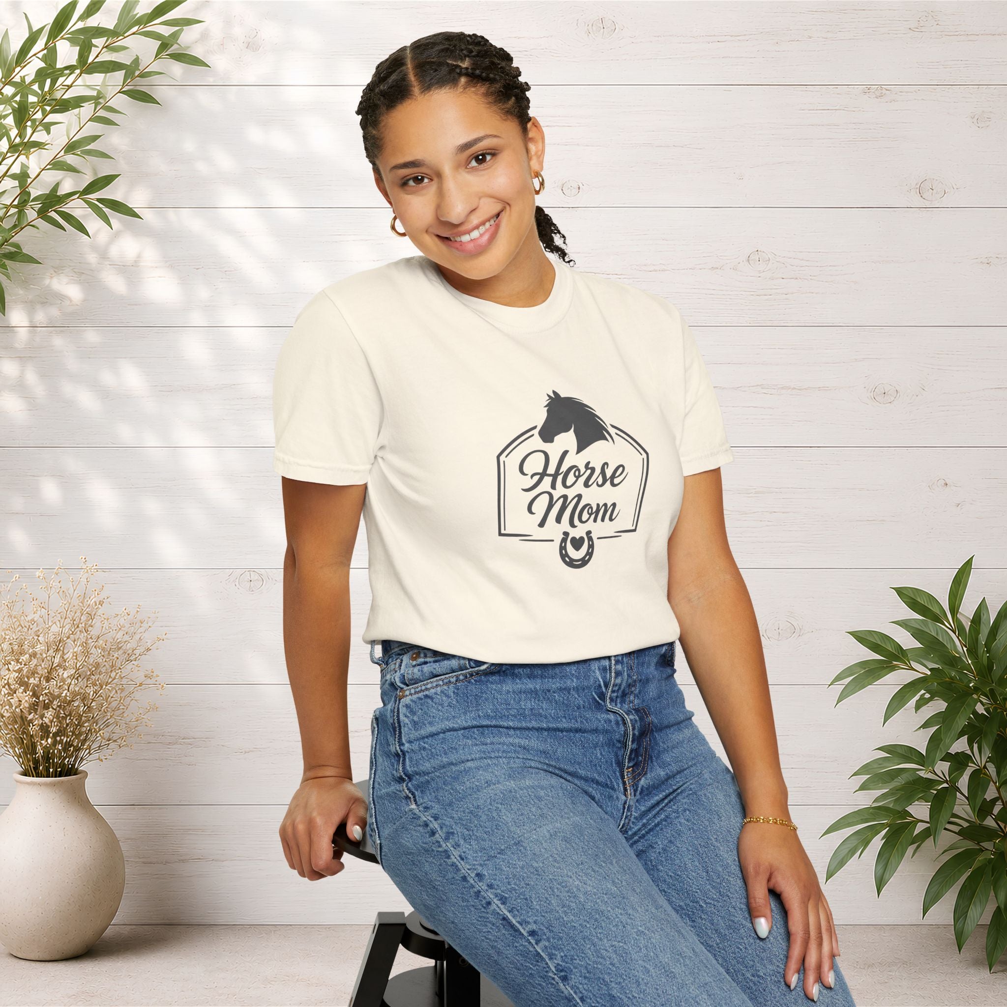 Horse Mom T-Shirt — Equestrian Tee with Horse Silhouette & Horseshoe